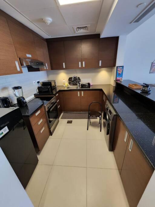 アブダビCozy 1Br In Iconic Towerアパートメント エクステリア 写真